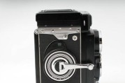 探索经典摄影艺术（纪实与艺术的完美结合，用YashicaMat124G拍摄出独特的摄影作品）